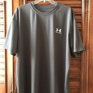 Men’s Under Armor short sleeve t-shirt